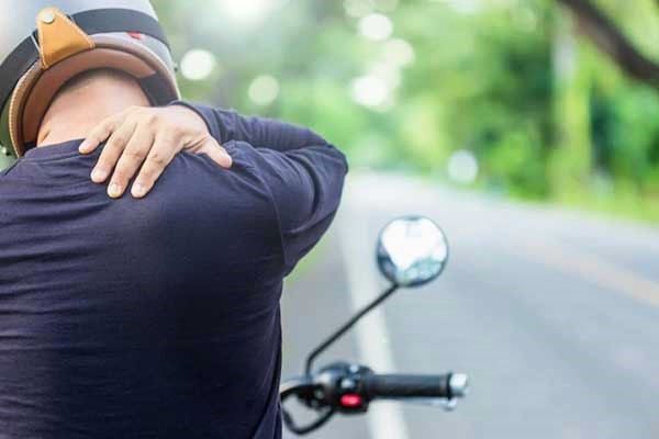 Mistakes that cause body pain while Riding a motorcycle